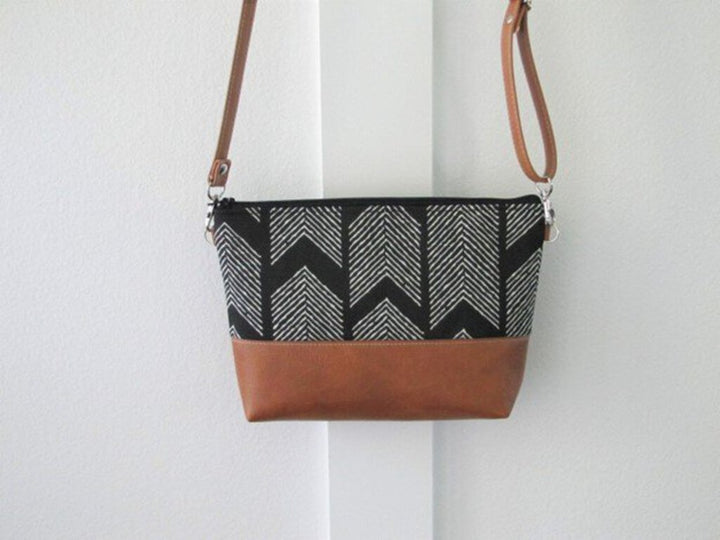 LARGE CROSSBODY BAGS: DIFFERENT DESIGNS TO CHOOSE FROM
