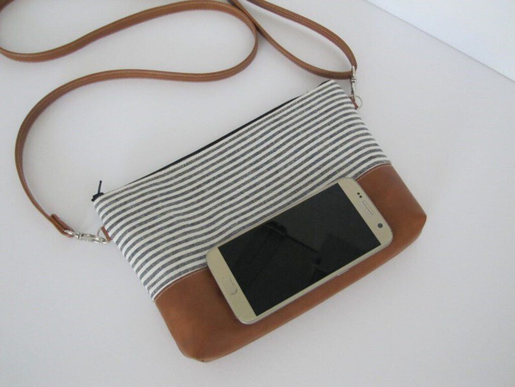 LARGE CROSSBODY BAGS: DIFFERENT DESIGNS TO CHOOSE FROM