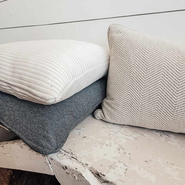 EVELYN OUTDOOR PILLOW 18X18 (2 OPTIONS)