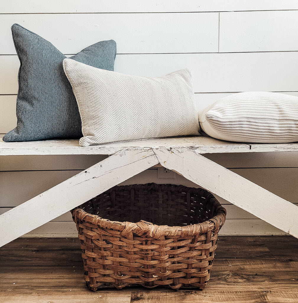 EVELYN OUTDOOR PILLOW 18X18 (2 OPTIONS)