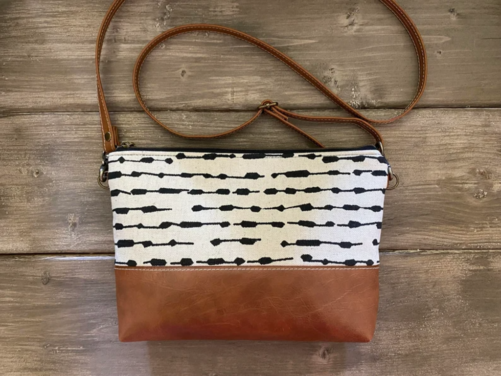 LARGE CROSSBODY BAGS: DIFFERENT DESIGNS TO CHOOSE FROM