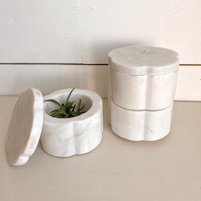 Marble Scalloped Stackable Pinch Pots w/ Lid, Set of 2