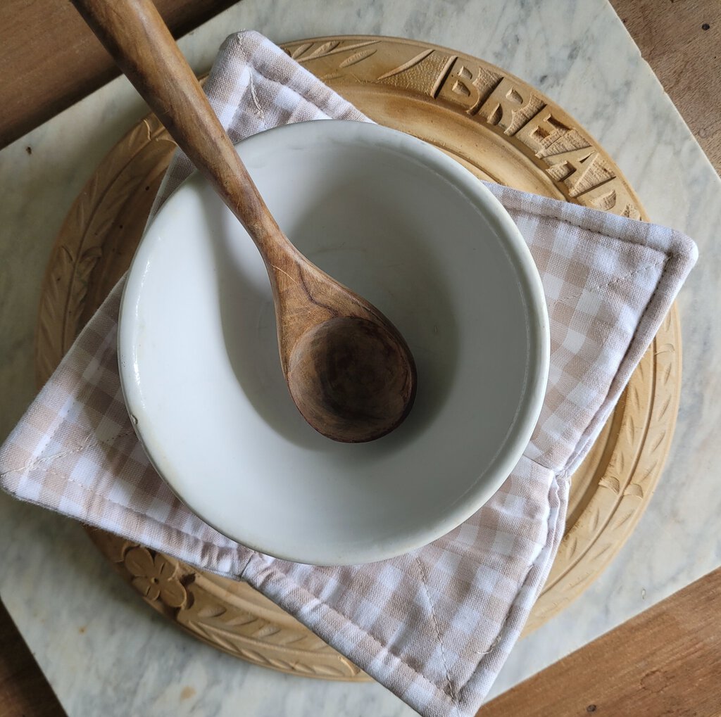 MICROWAVE BOWL COZY. TAUPE CHECK