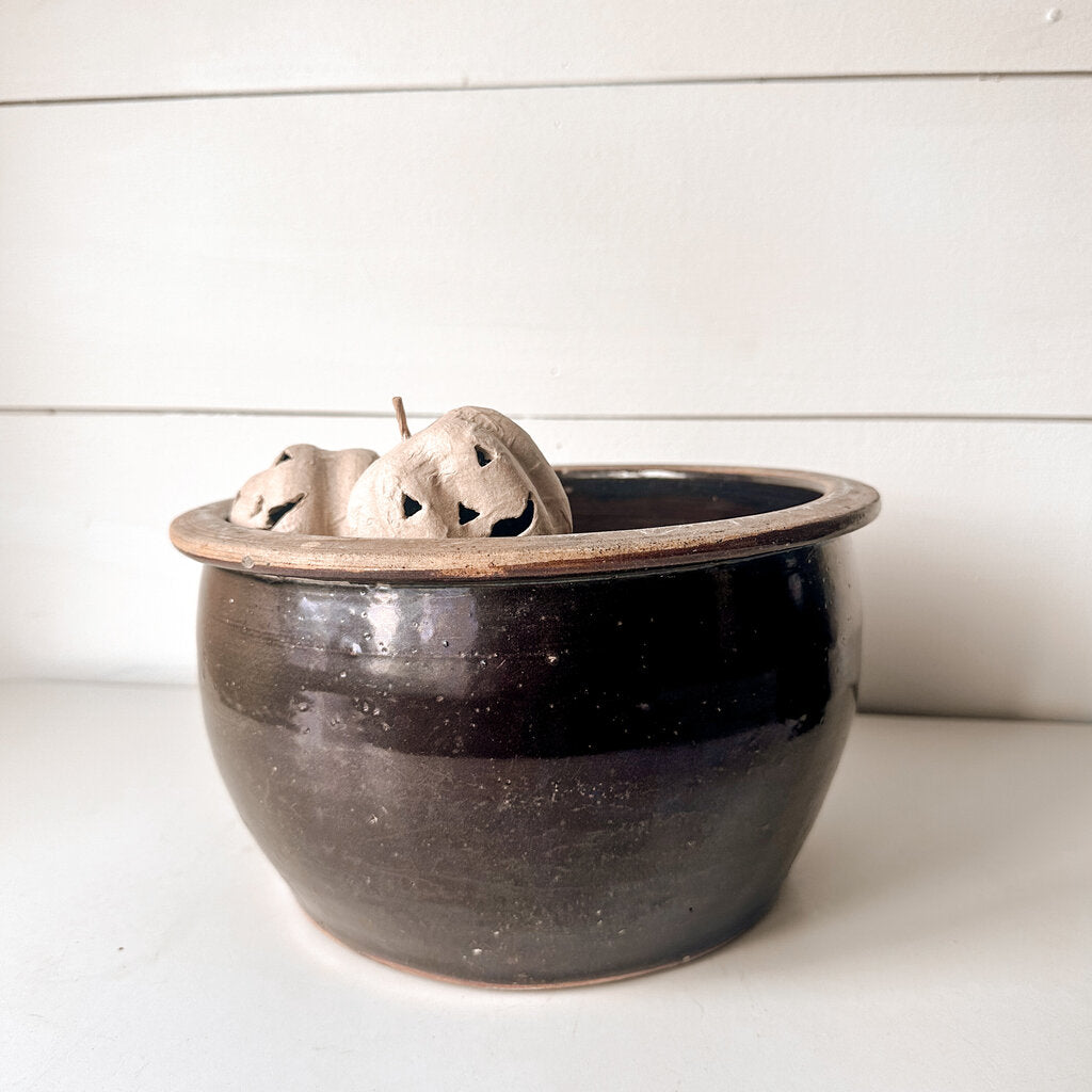 BROWN CROCK 9.5"DIA 5.5"H
