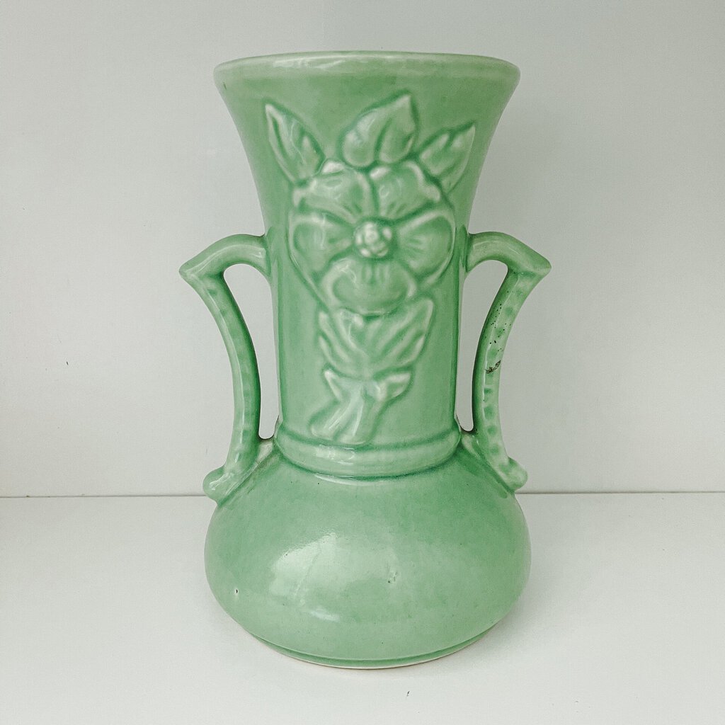 VINTAGE GREEN FLOWER DOUBLE HANDLED VASE 1940's