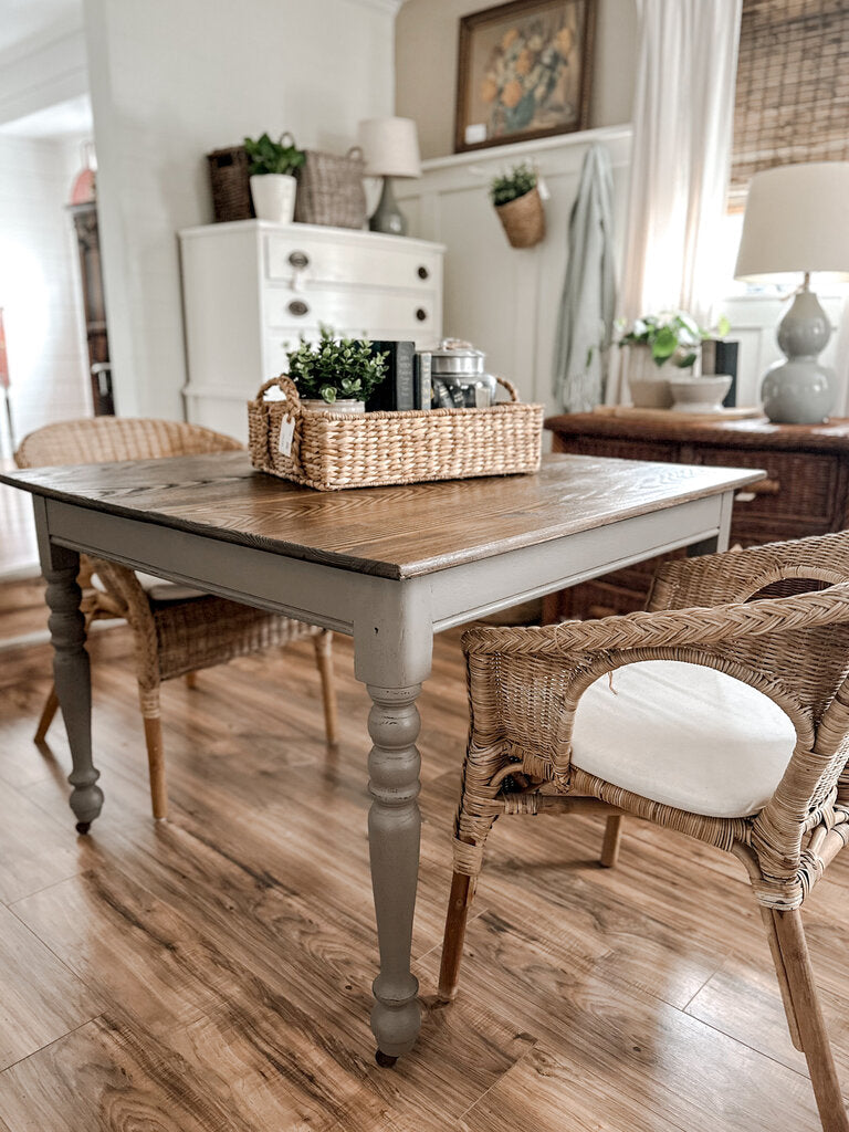 OAK TABLE (40X42 29T)