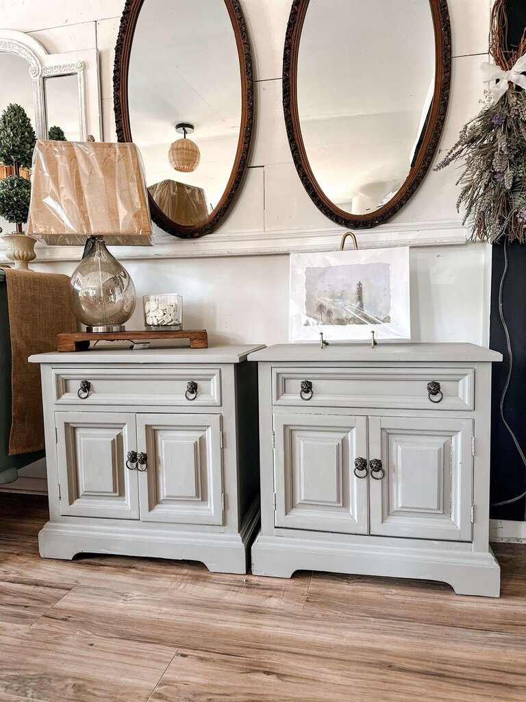 DRESSER AND 2 MATCHING NIGHTSTANDS