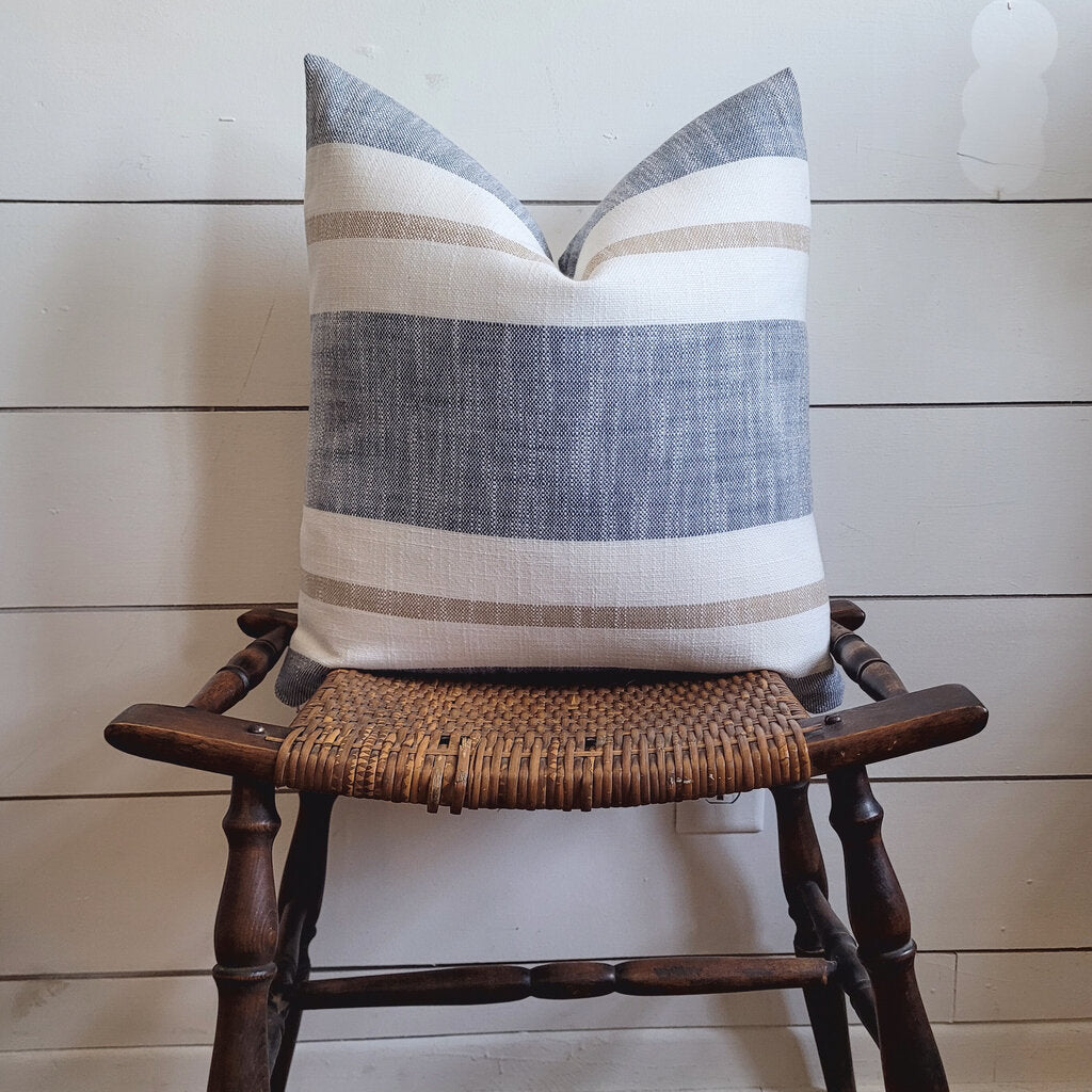 SHAYNA OUTDOOR PILLOW (2 OPTIONS)