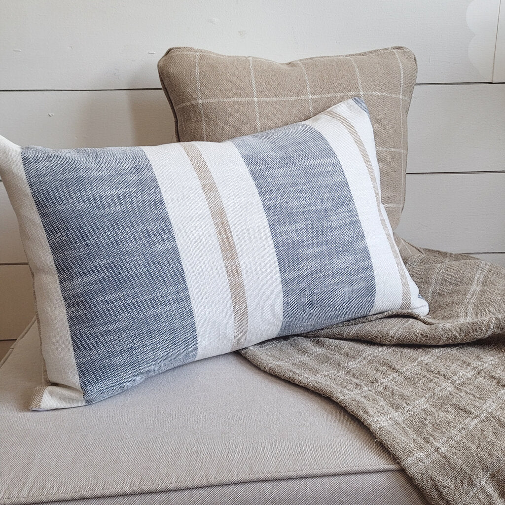 SHAYNA OUTDOOR LUMBAR PILLOW (2 OPTIONS)