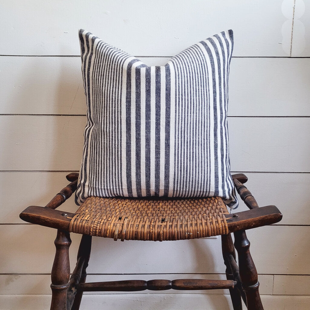 POPPY OUTDOOR PILLOW (2 OPTIONS)