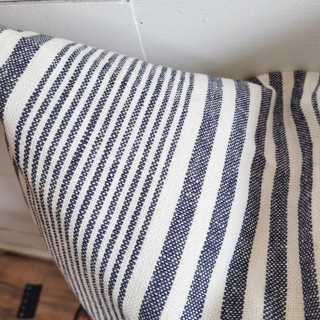 POPPY OUTDOOR PILLOW (2 OPTIONS)