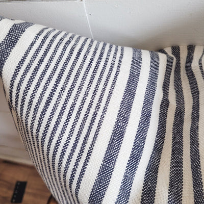 POPPY OUTDOOR PILLOW (2 OPTIONS)