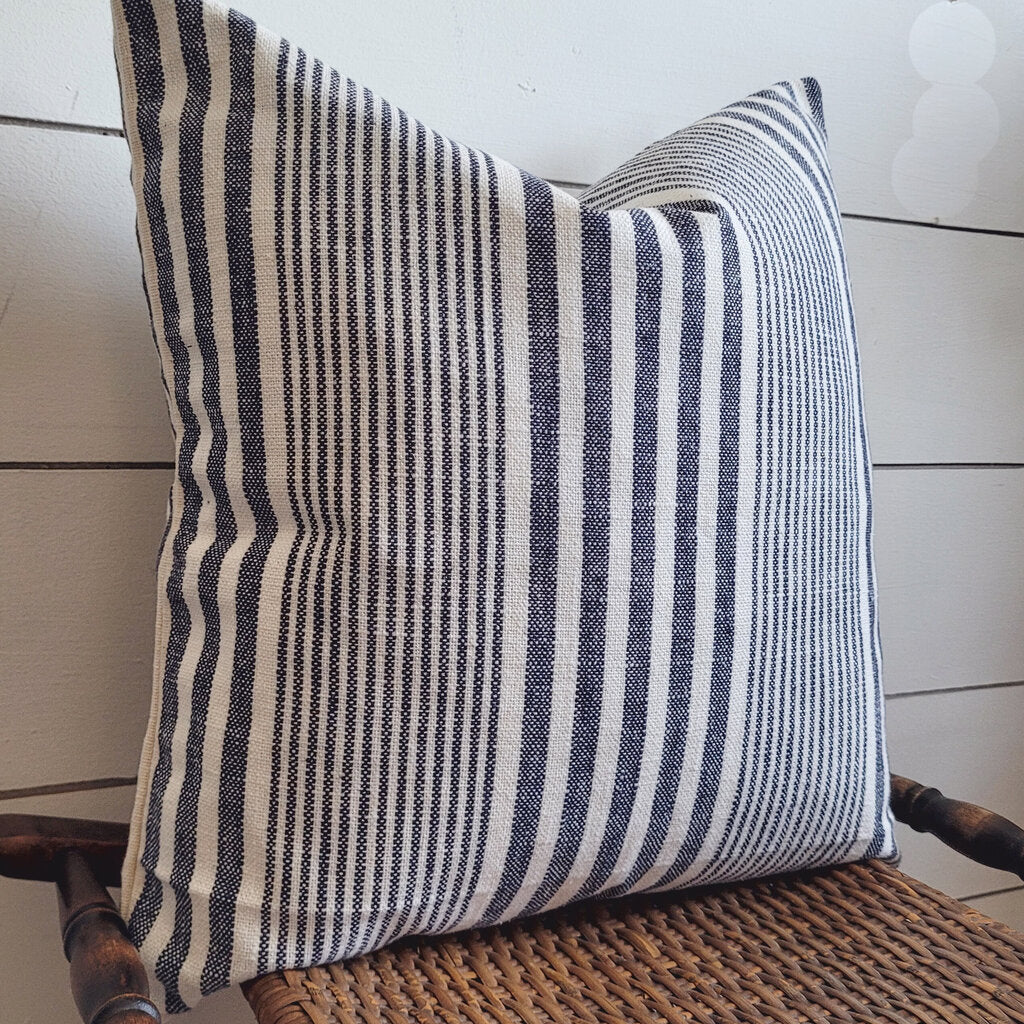 POPPY OUTDOOR PILLOW (2 OPTIONS)