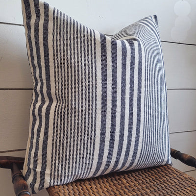 POPPY OUTDOOR PILLOW (2 OPTIONS)