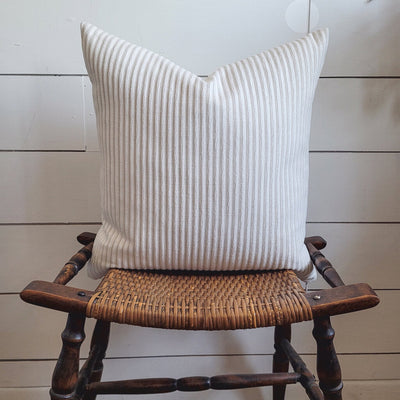 EVELYN OUTDOOR PILLOW 18X18 (2 OPTIONS)