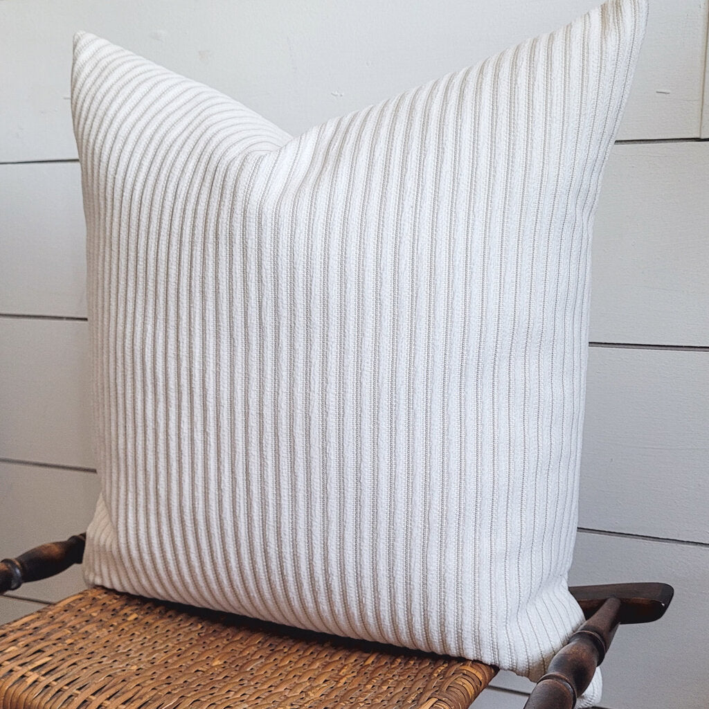 EVELYN OUTDOOR PILLOW 18X18 (2 OPTIONS)