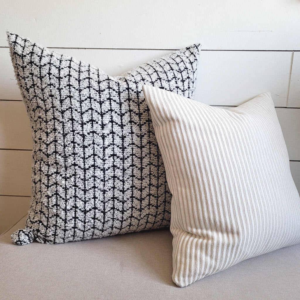 EVELYN OUTDOOR PILLOW 18X18 (2 OPTIONS)