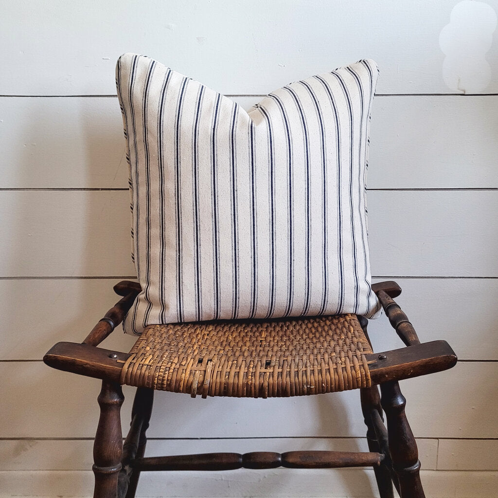 TOBA PILLOW (2 OPTIONS)