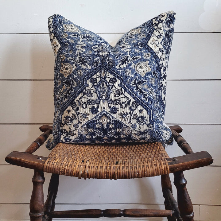 EMIL PILLOW (2 OPTIONS)