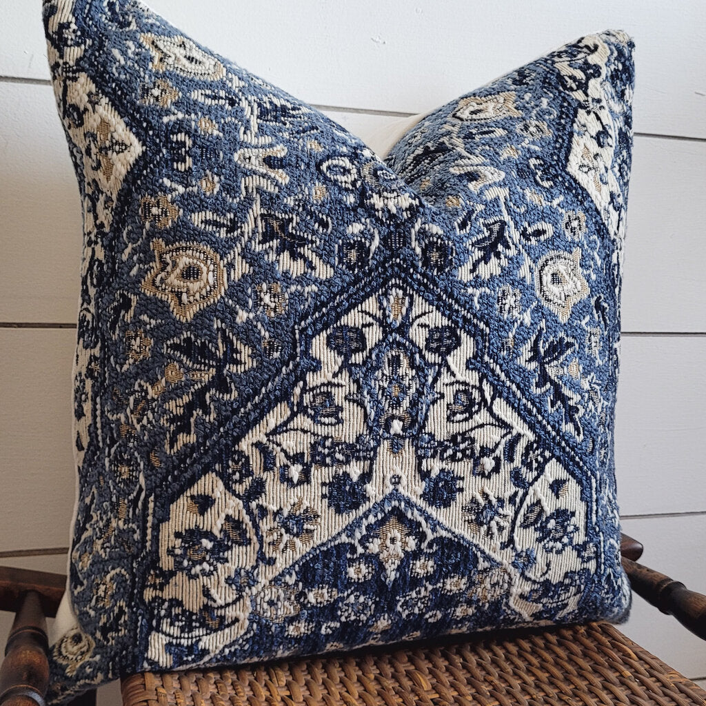 EMIL PILLOW (2 OPTIONS)