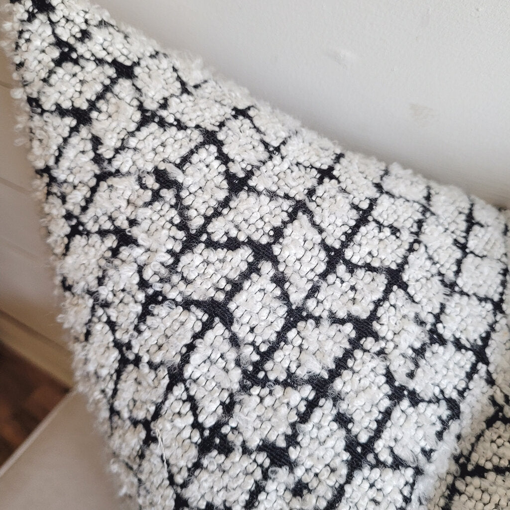 SELENA LUMBAR PILLOW (2 OPTIONS)