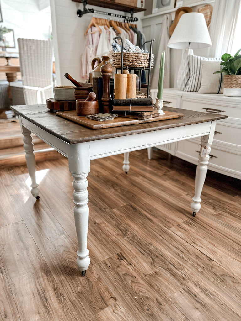 OAK TABLE (40X42 29T)