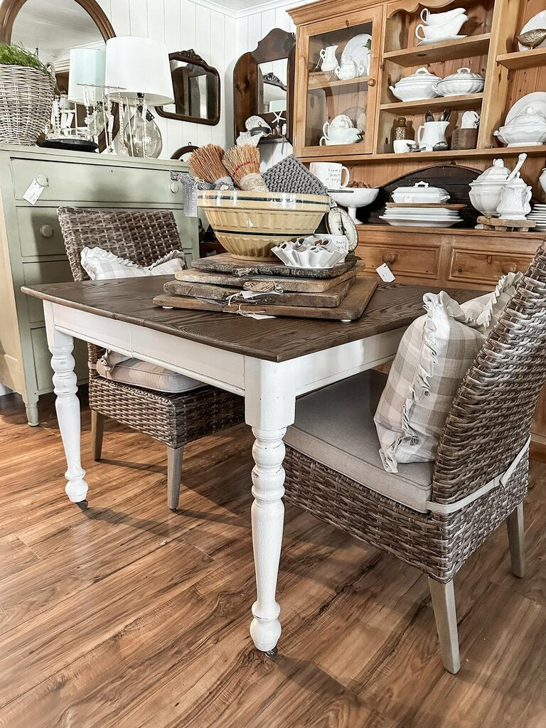 PAIR OF DINING CHAIRS WITH SEAT CUSHION