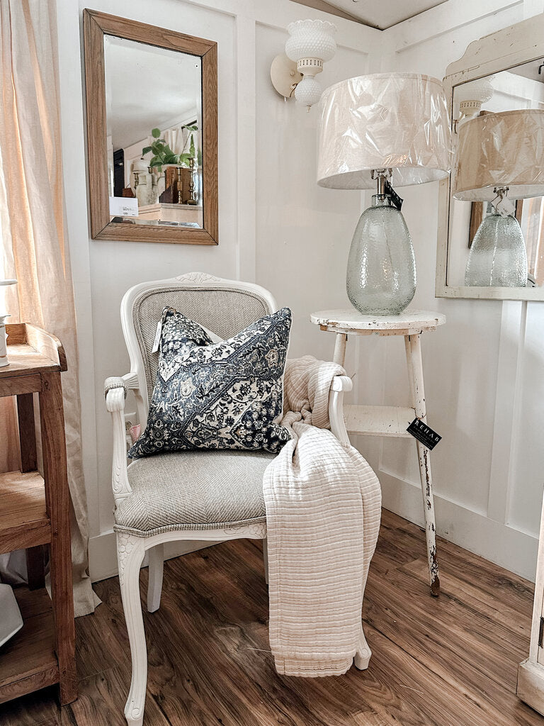 UPHOLSTERED SIDE CHAIR