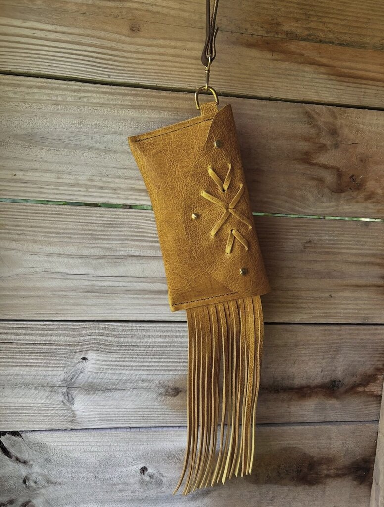 BISON FRINGY CLUTCH