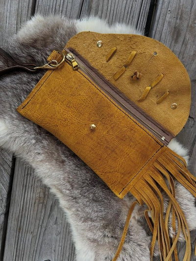BISON FRINGY CLUTCH
