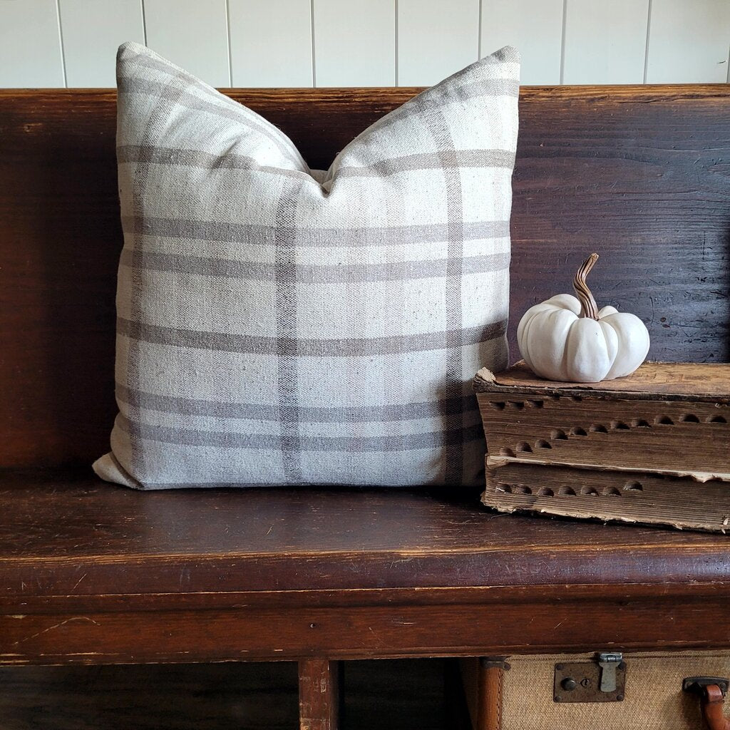 HUNTER PILLOW (2 OPTIONS)