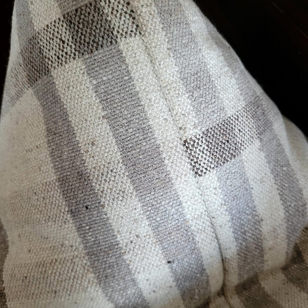 HUNTER PILLOW (2 OPTIONS)