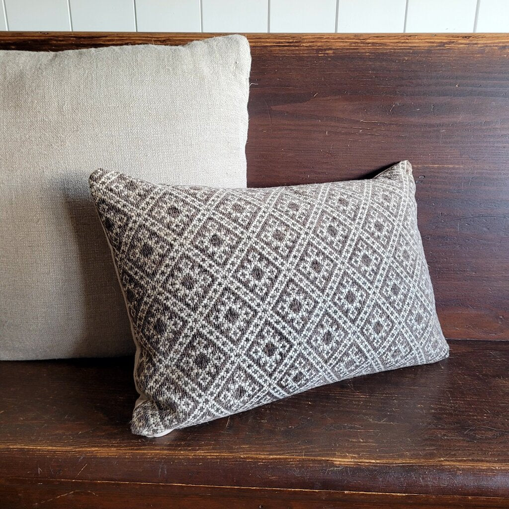 GABLE LUMBAR PILLOW (2 OPTIONS)