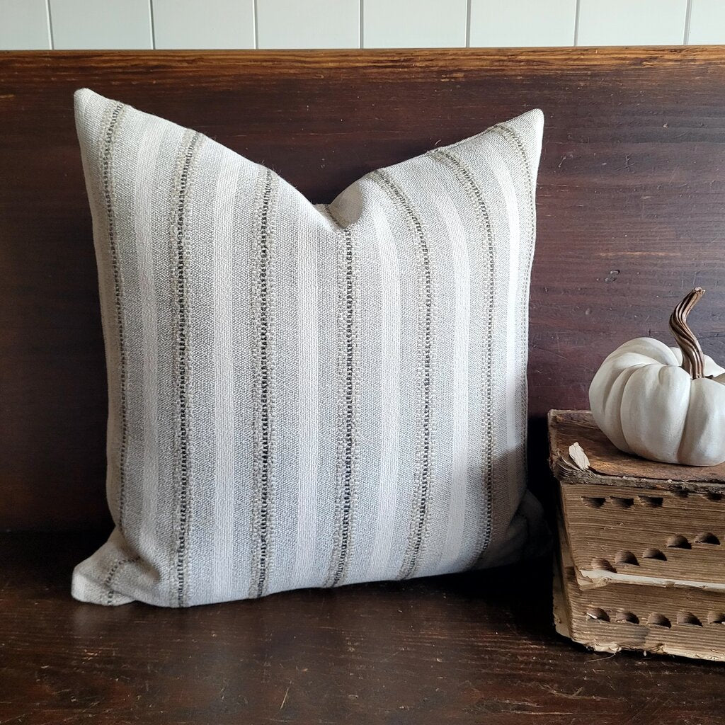 HAWTHORNE PILLOW (2 OPTIONS)