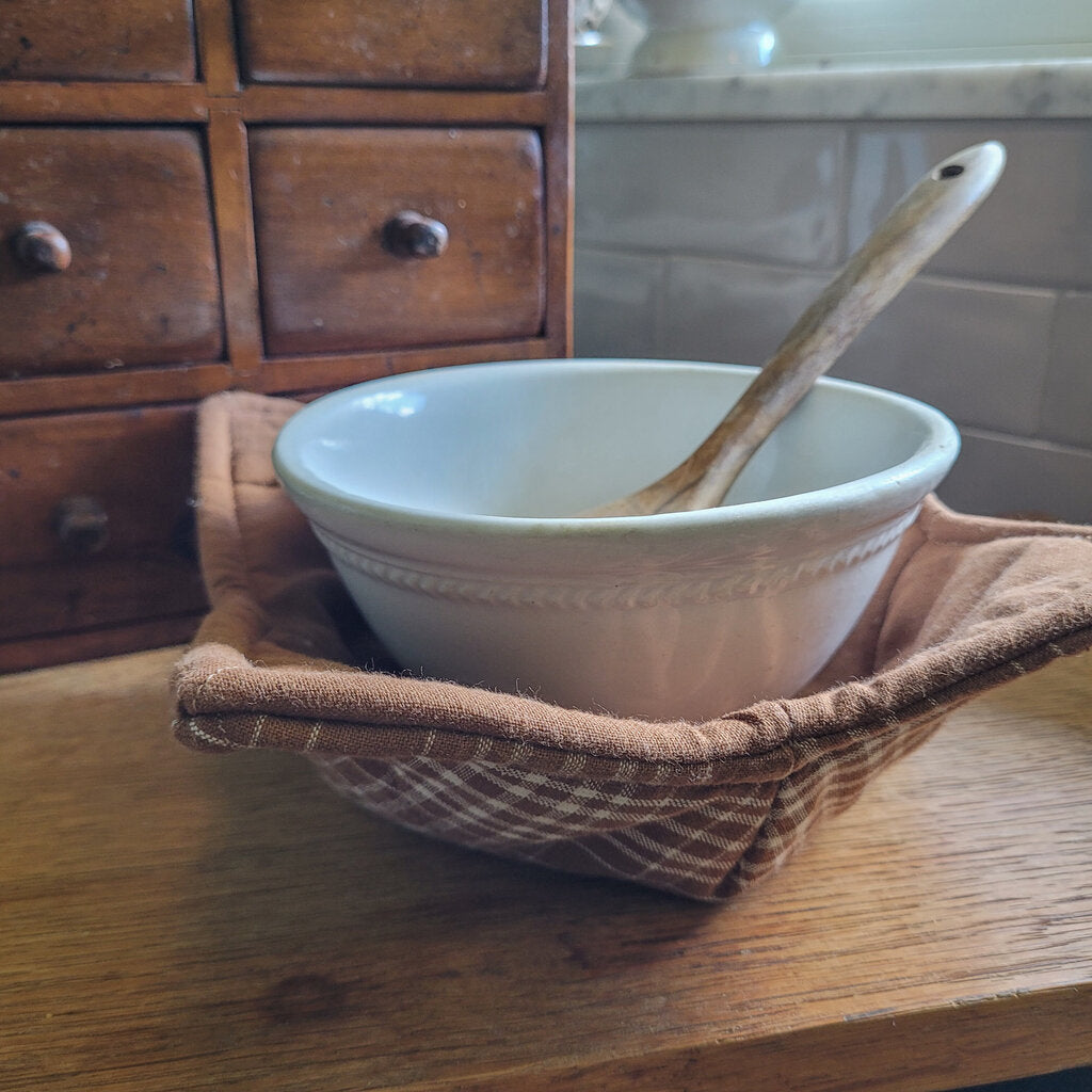 MICROWAVE BOWL COZY. Brown/plaid