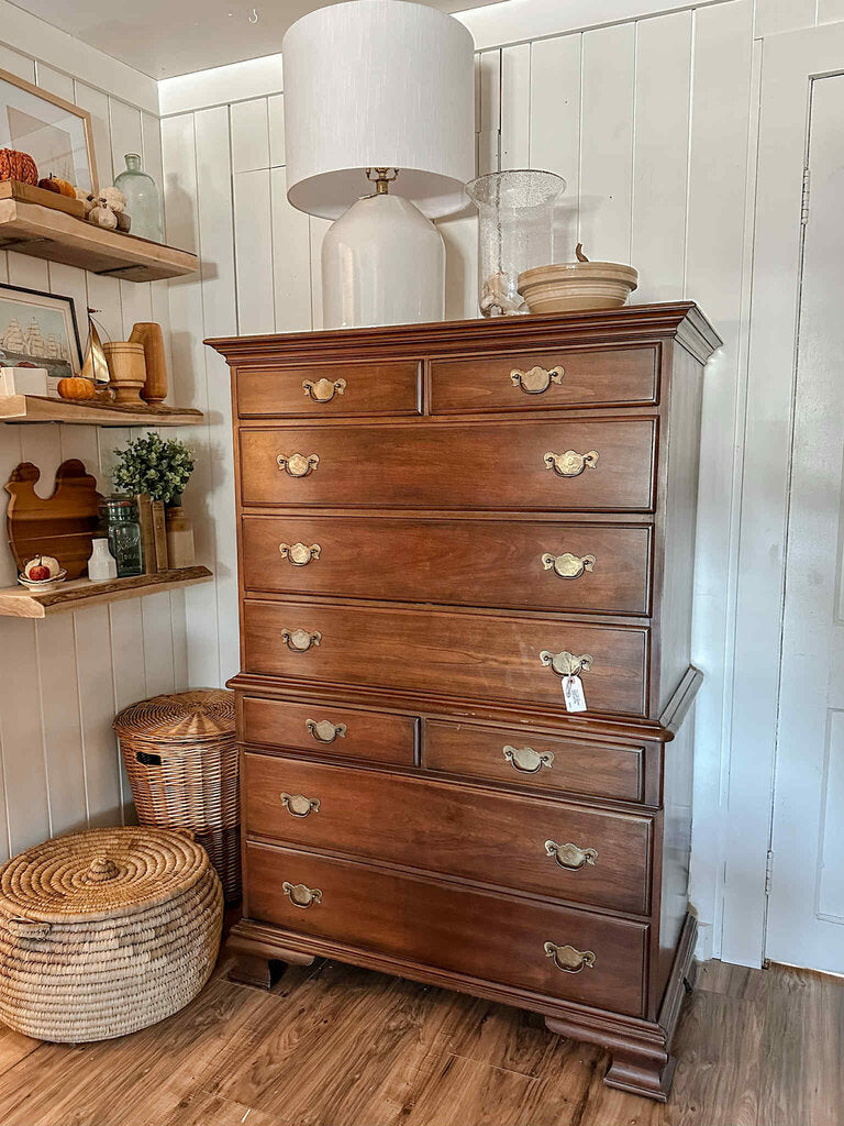 9 DRAWER DRESSER (PENNSYLVANIA HOUSE) (39W 19.5D 57"T))
