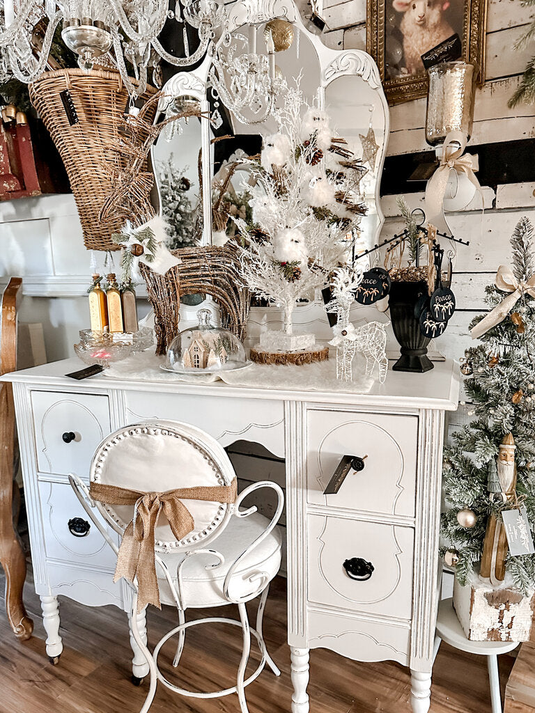 VINTAGE VANITY 4 DRAWER WITH CHAIR