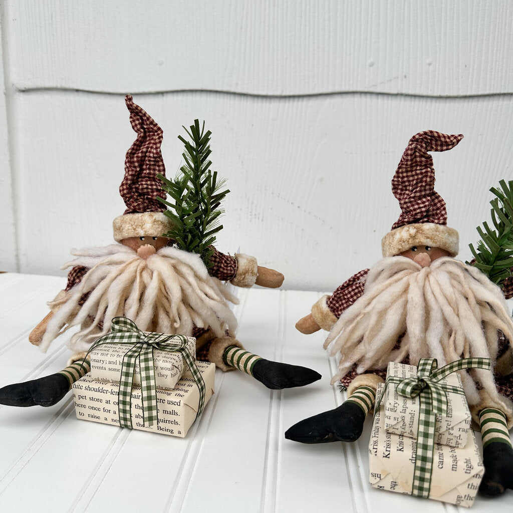 LITTLE FOLK SANTA w/present 14" T x 9" W