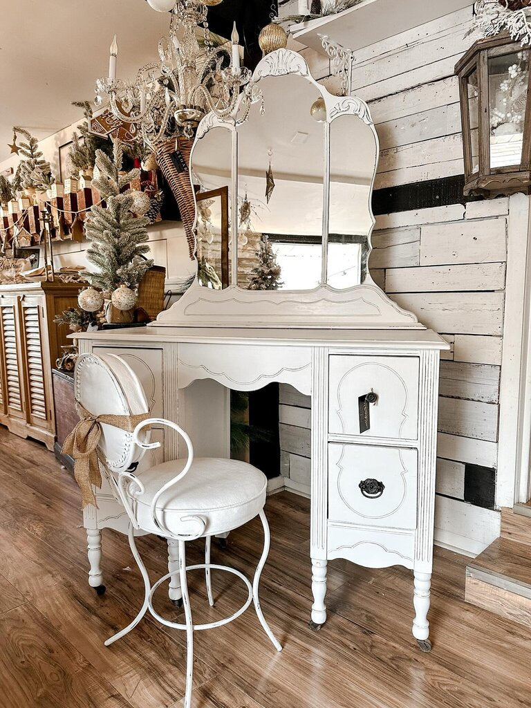 VINTAGE VANITY 4 DRAWER WITH CHAIR
