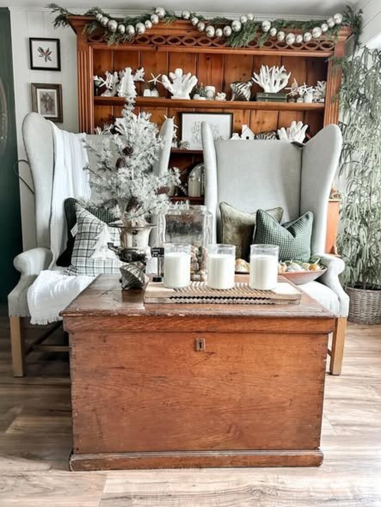 ANTIQUE OAK TRUNK 34.5"W X 23"D X 22T