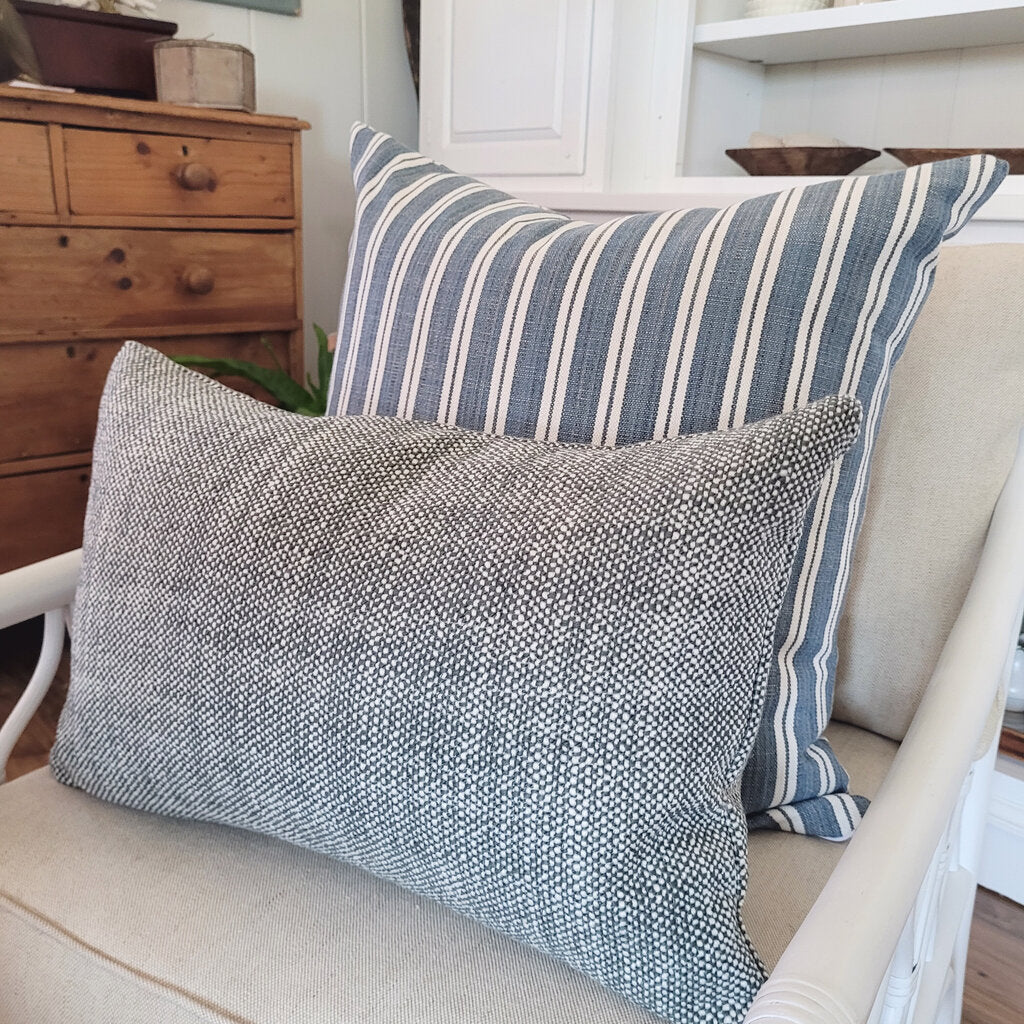 SUNDAY OUTDOOR PILLOW (22X22)