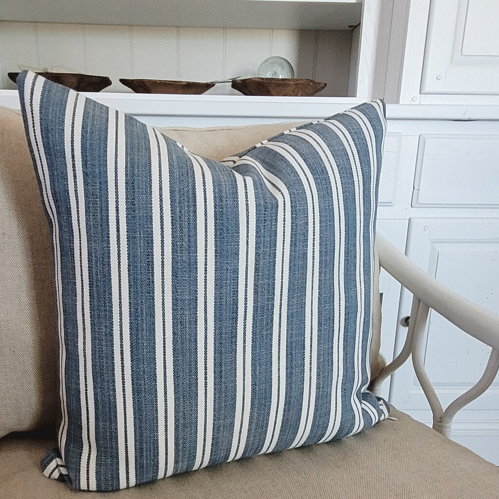 SUNDAY OUTDOOR PILLOW 18X18 (2 OPTIONS)