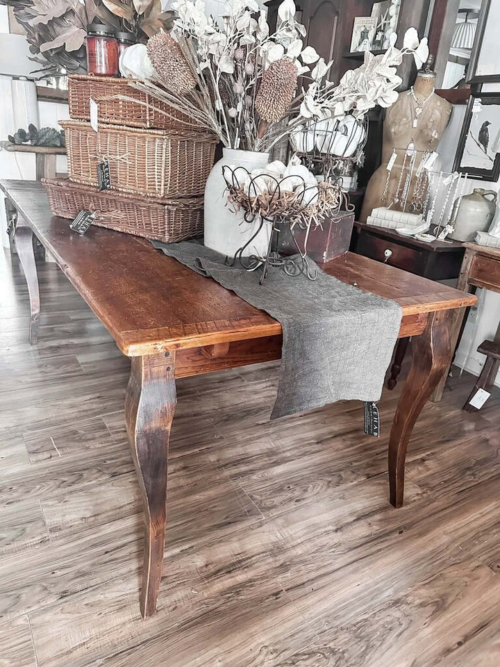 XTRA LONG TABLE 38.5 x 69L (101 WITH LEAVES) x 29.5h