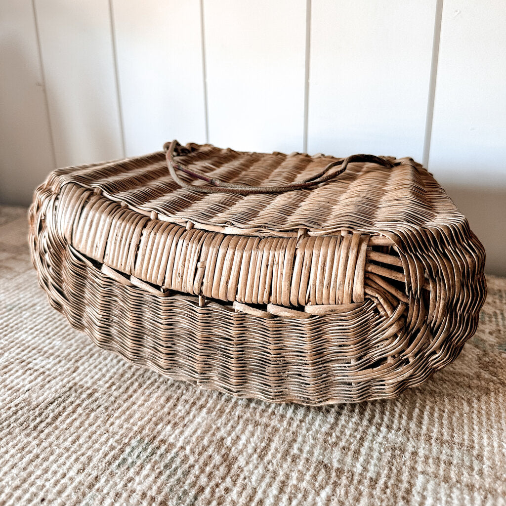 ANTIQUE FISHING CREEL
