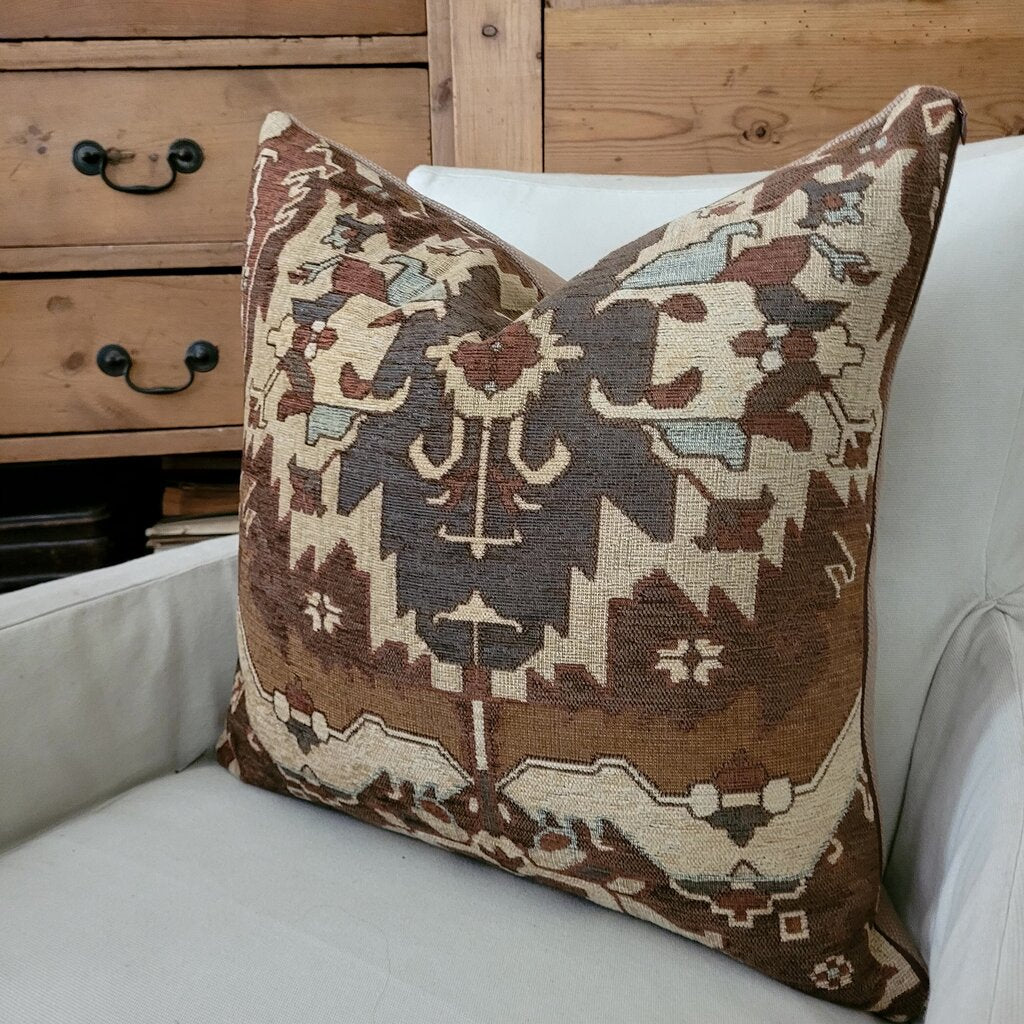 MAEVE PILLOW (22X22)
