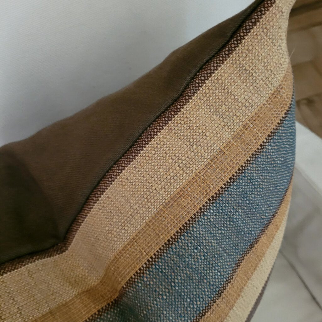 NASH PILLOW (22x22)