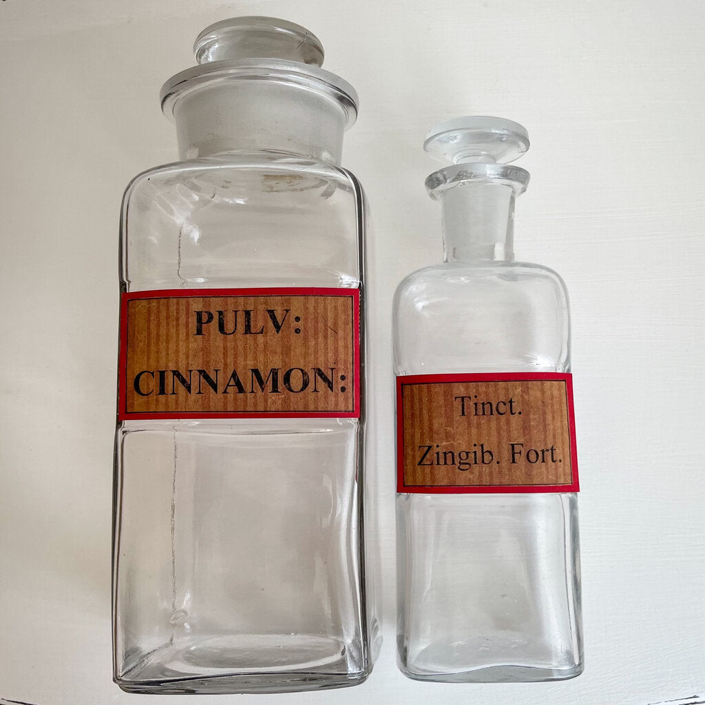 PAIR OF VINTAGE APOTHECARY JARS WITH LIDS