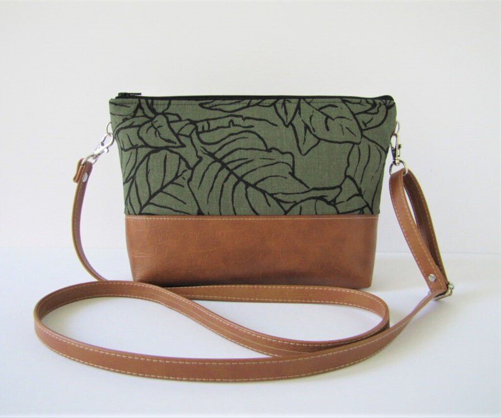 LARGE CROSSBODY BAGS: DIFFERENT DESIGNS TO CHOOSE FROM