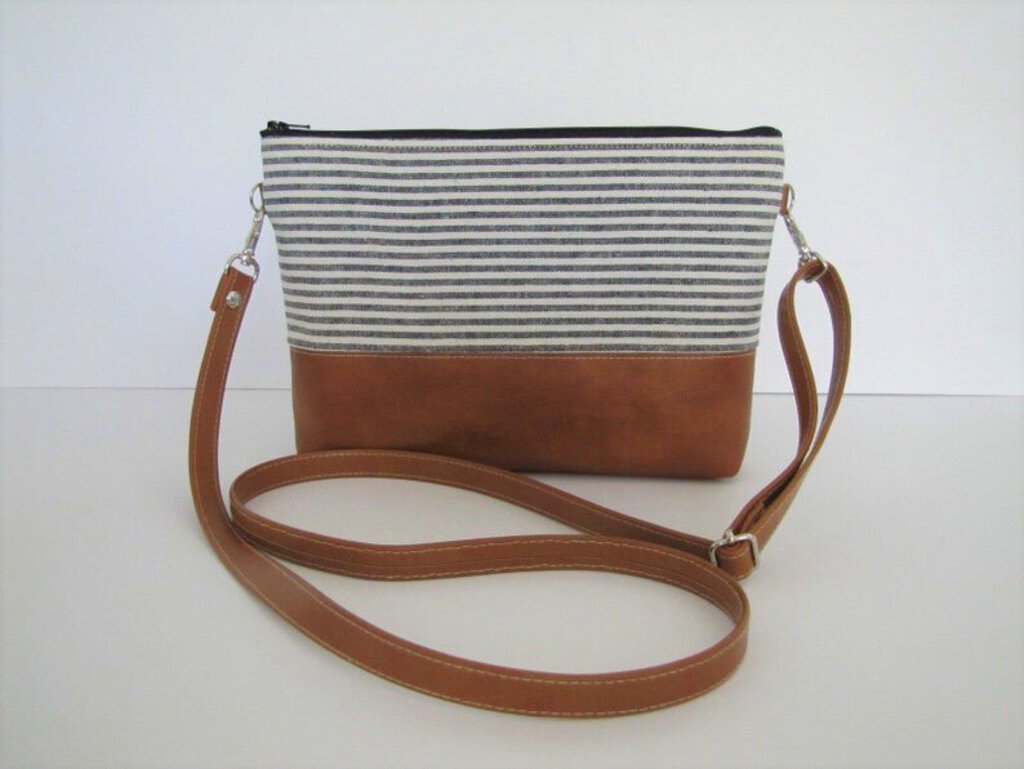 LARGE CROSSBODY BAGS: DIFFERENT DESIGNS TO CHOOSE FROM