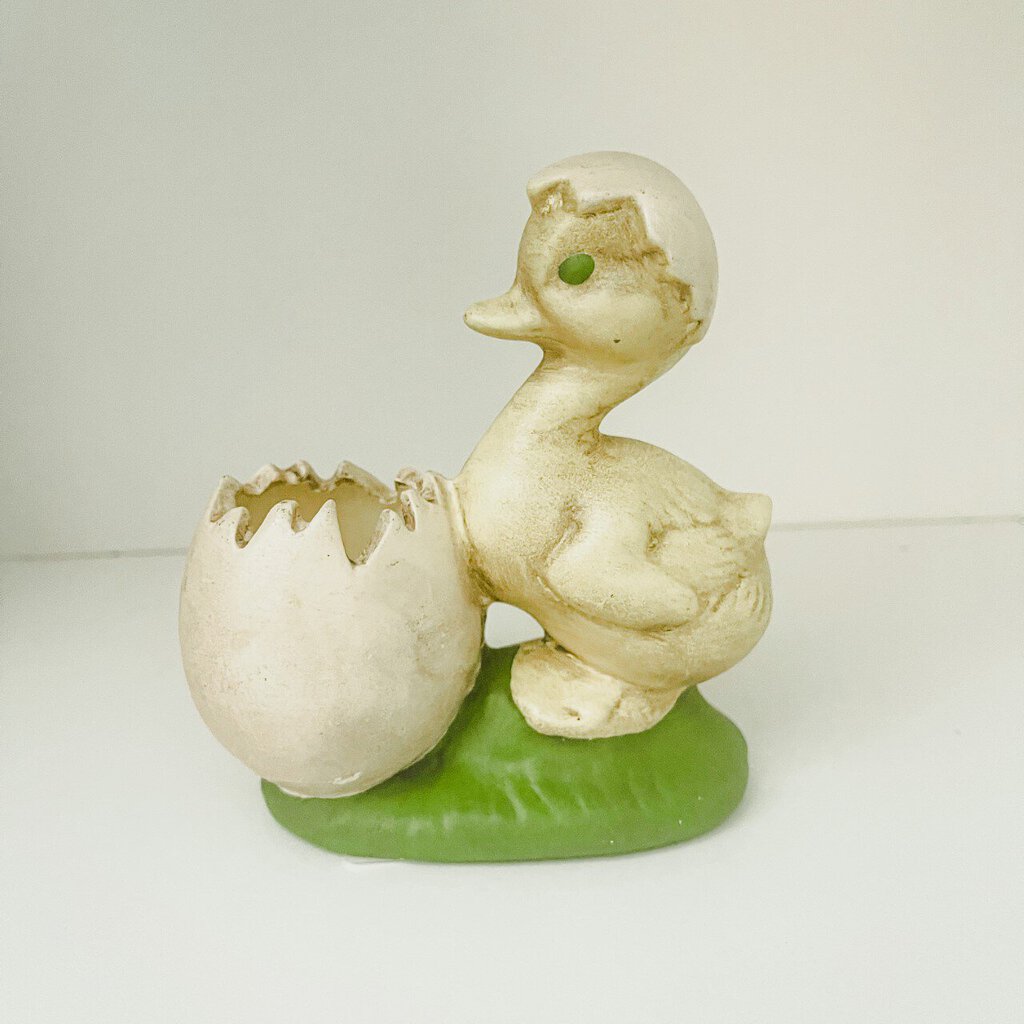 VINTAGE DUCKLING WITH EGG